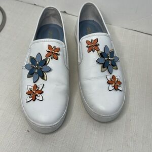 Micheal Kors Lola flower appliqué white sneaker shoes size 8